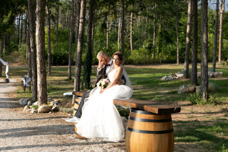 Сватбен фотограф - Младоженците сред природата до Пловдив