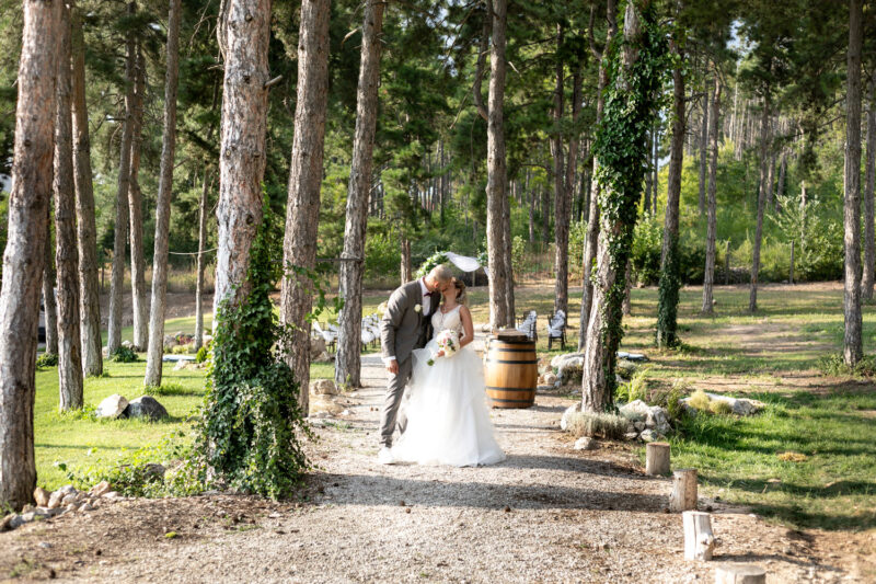 Сватбен фотограф - Природата и младоженците до Пловдив