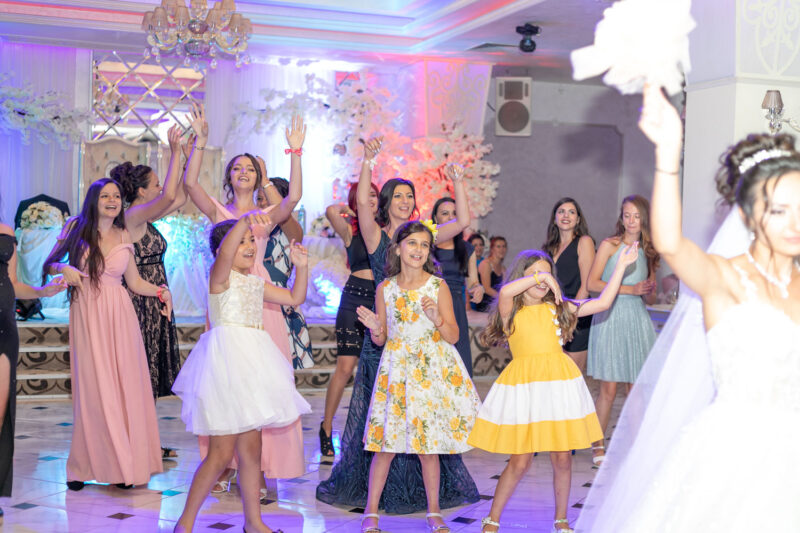 Фотография на всички участници в сватбата