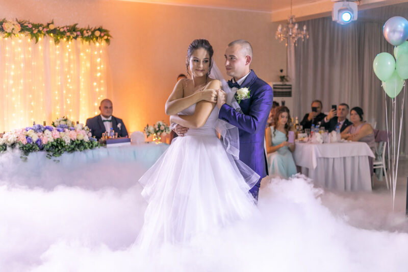 Сватбена фотография - първи танц